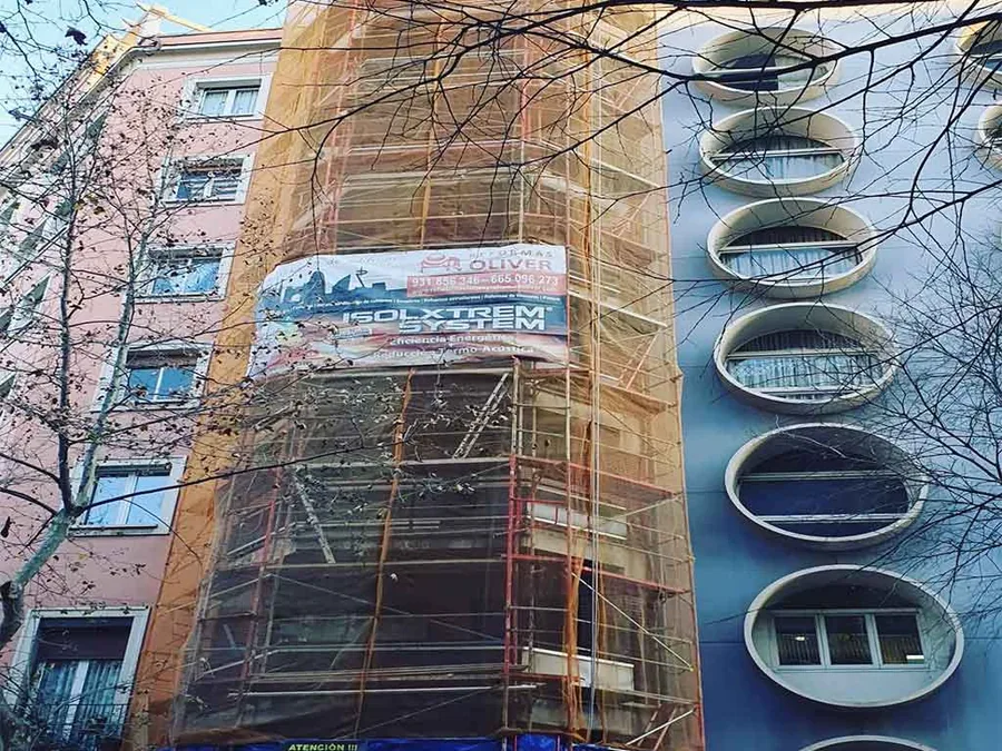 Rehabilitación de edificio con SATE en calle València, Barcelona