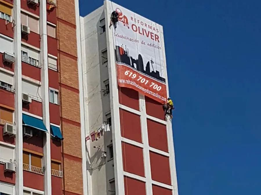 Rehabilitación de fachada residencial en L'Hospitalet