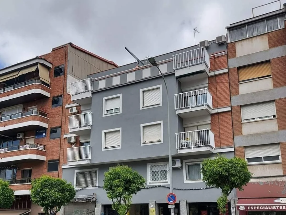 Rehabilitación exterior de edificio residencial en el área metropolitana de Barcelona