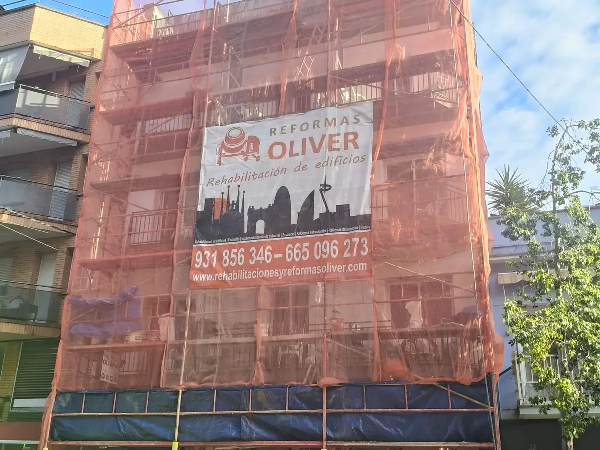 Intervención de rehabilitación en edificio residencial de Barcelona